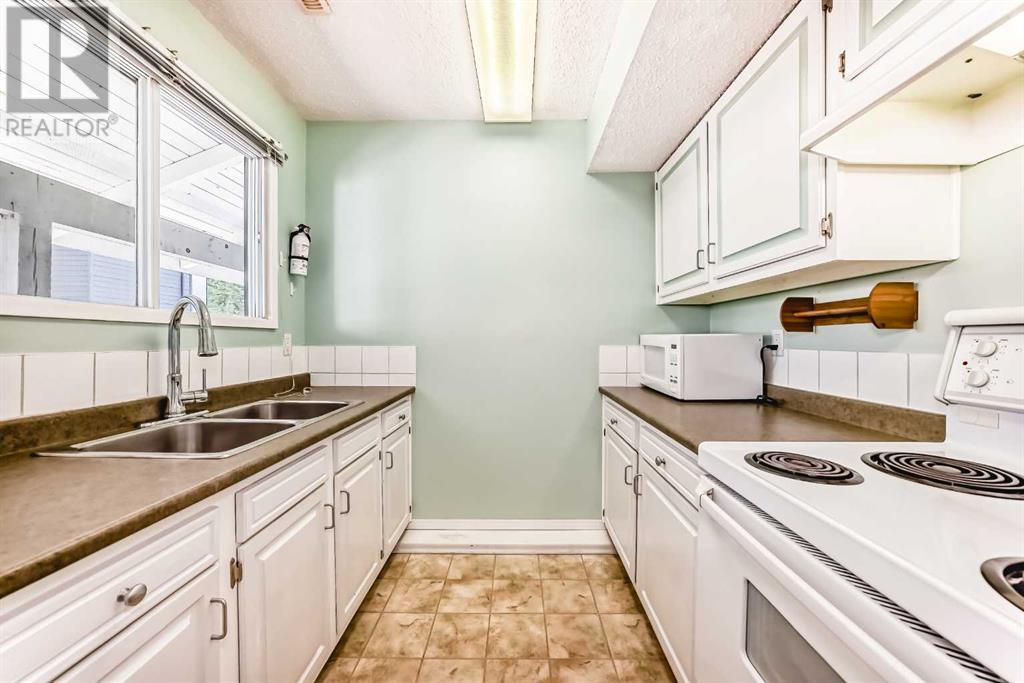 Single Family House for Sale in   Palliser Drive SW Oakridge Calgary 