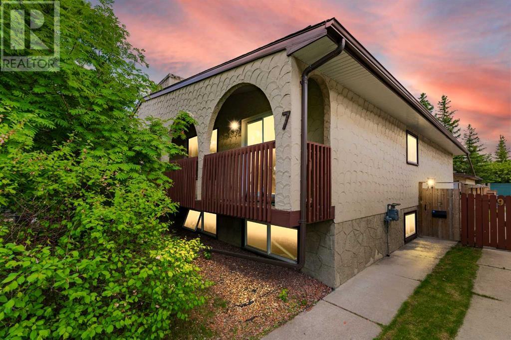 7 Silverdale Place NW, Calgary, Alberta