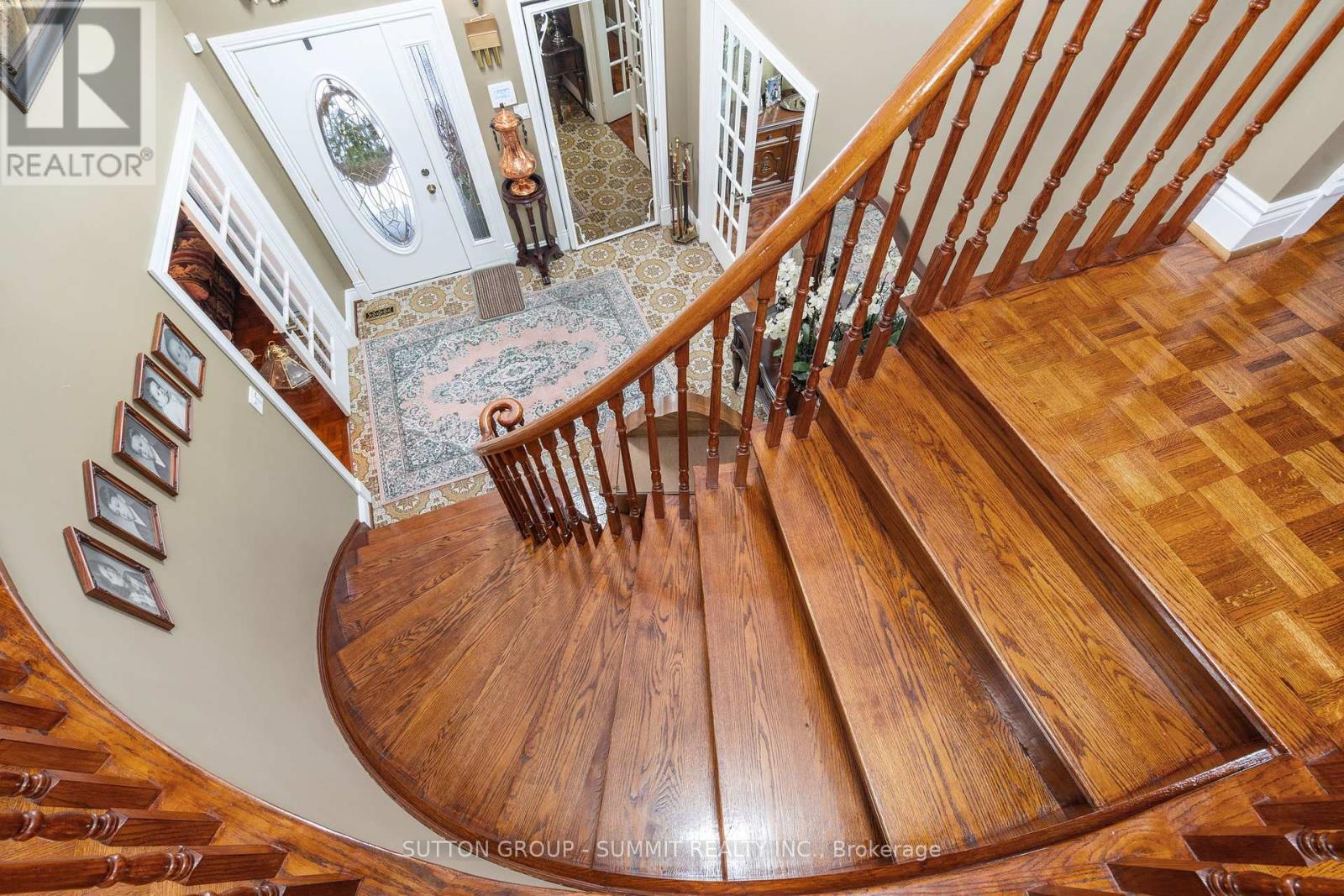 Photo 10 of 2545 Pollard Drive, Mississauga ON