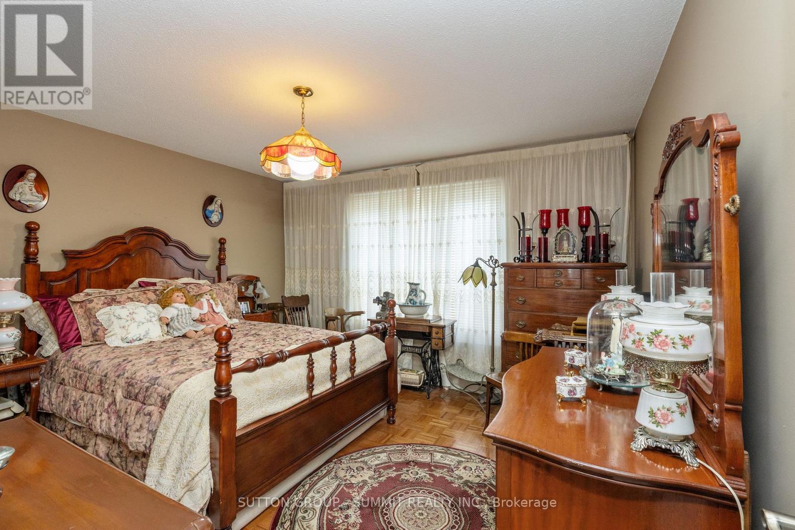 Photo 2 of 2545 Pollard Drive, Mississauga ON