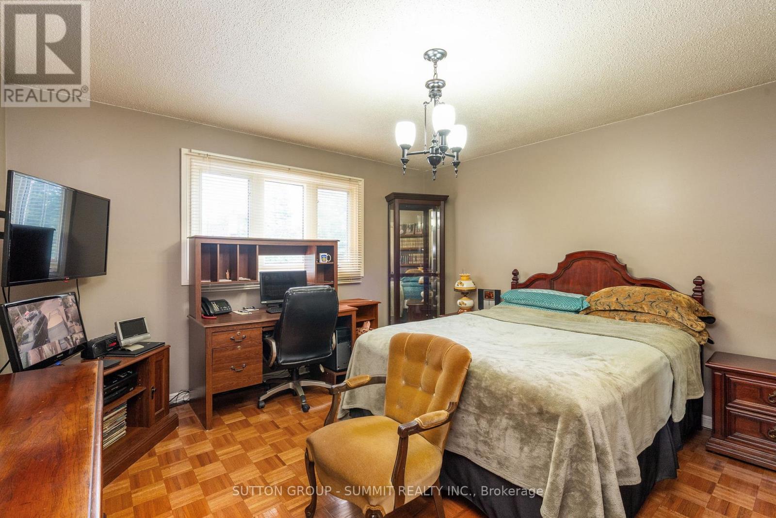 Photo 24 of 2545 Pollard Drive, Mississauga ON