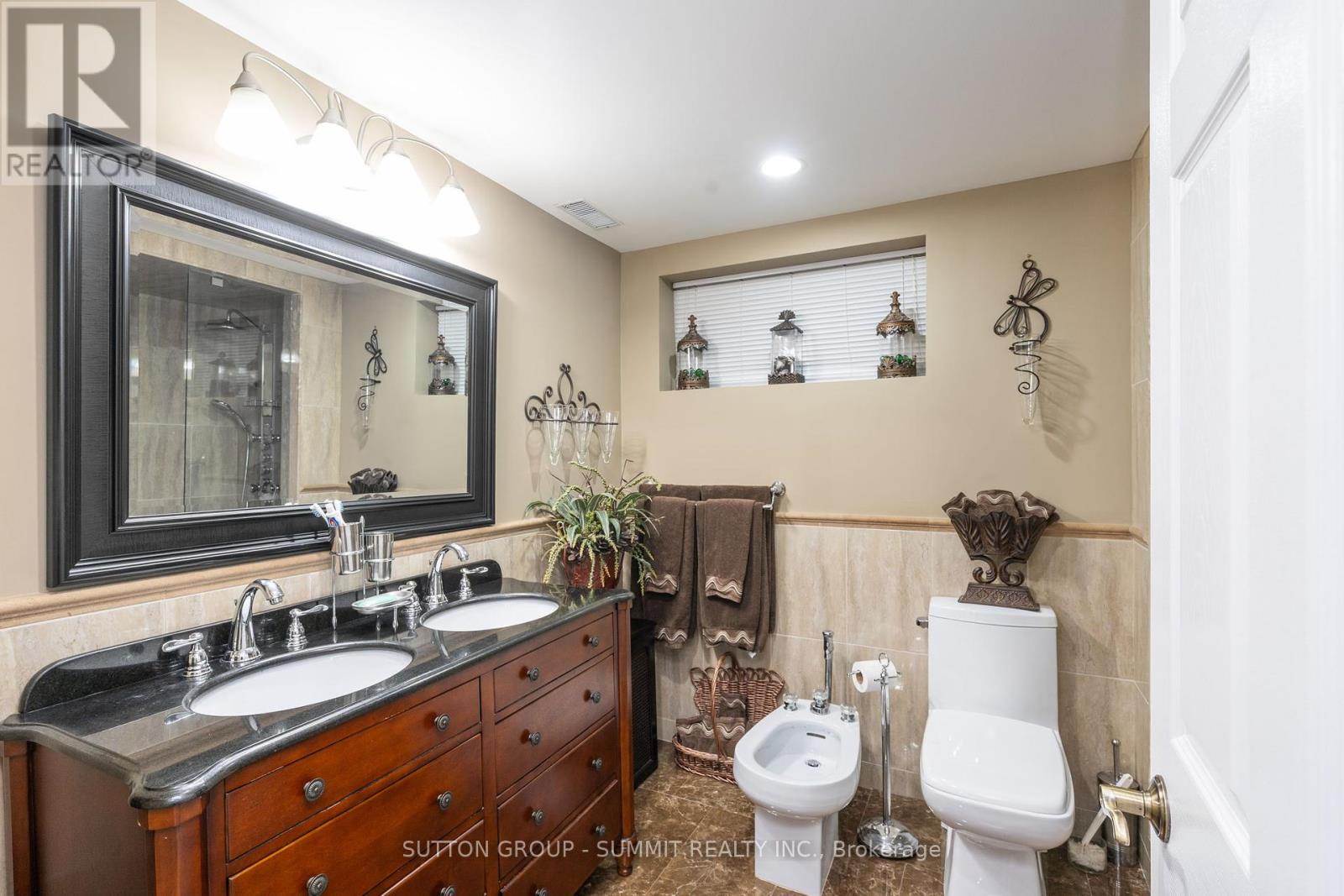 Photo 17 of 2545 Pollard Drive, Mississauga ON