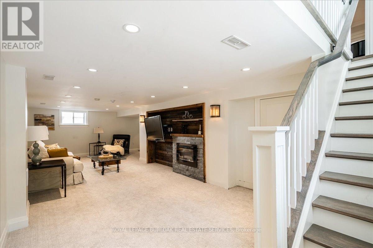 Photo 30 of 573 Woodland Avenue, Burlington ON