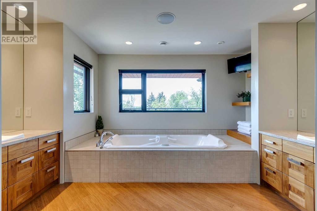 Single Family House for Sale in  Bannerman Drive NW Brentwood Calgary 