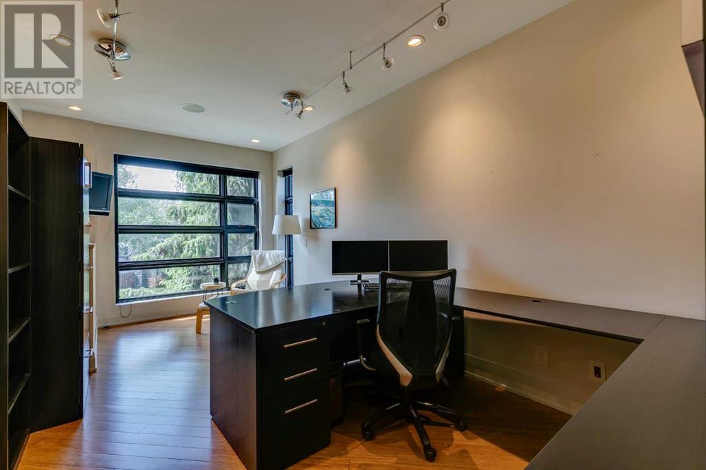Single Family House for Sale in  Bannerman Drive NW Brentwood Calgary 