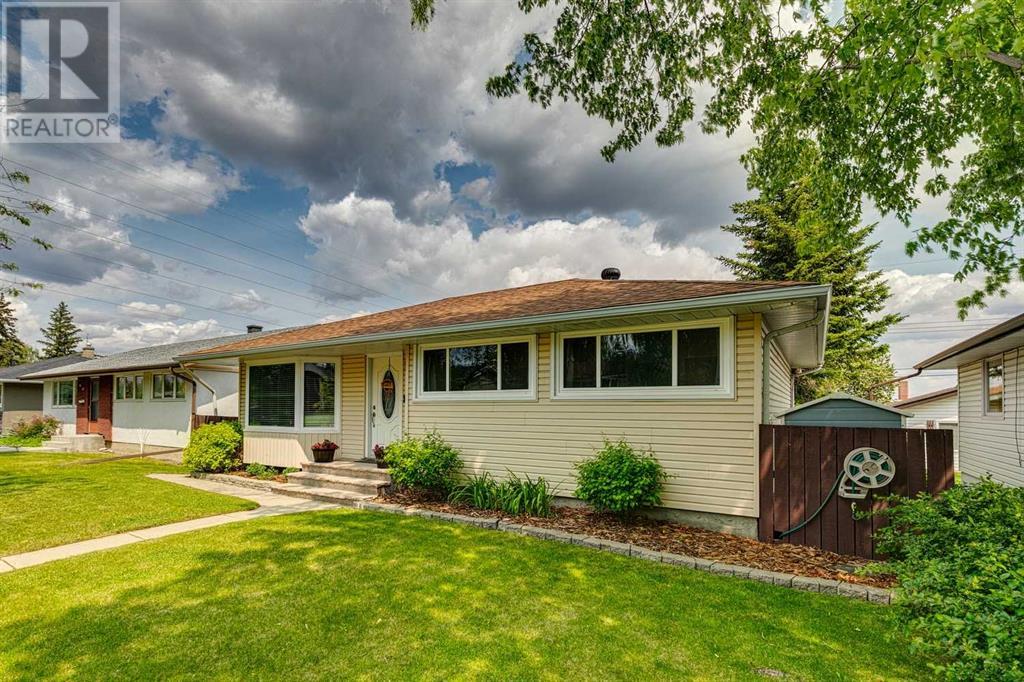 34 Wimbledon Crescent SW, Calgary, Alberta