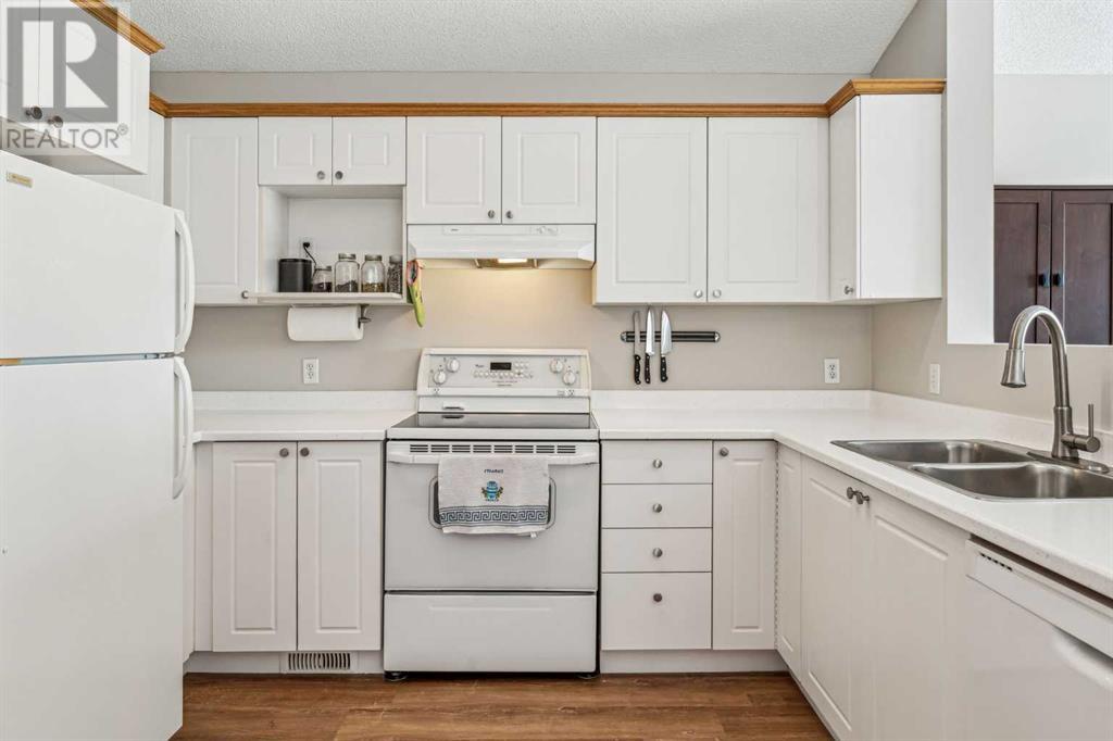 Single Family House Bi-level for Sale in  Citadel Forest Close NW Citadel Calgary 
