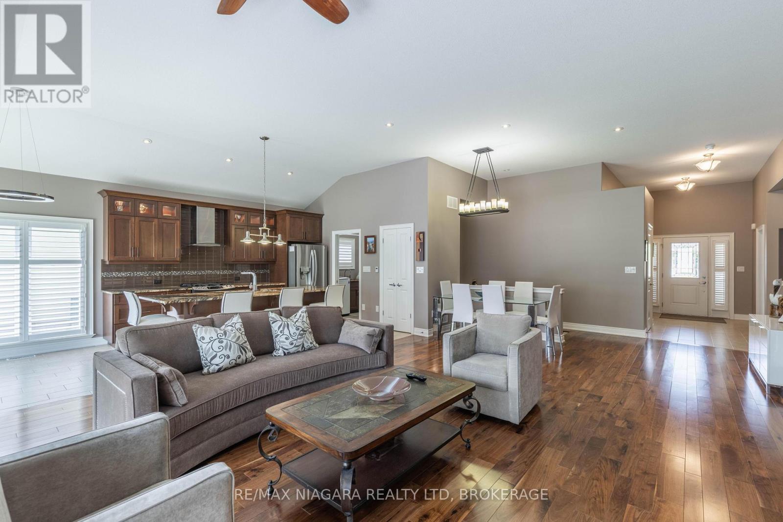 Photo 27 of 49 Sunrise Court, Fort Erie ON