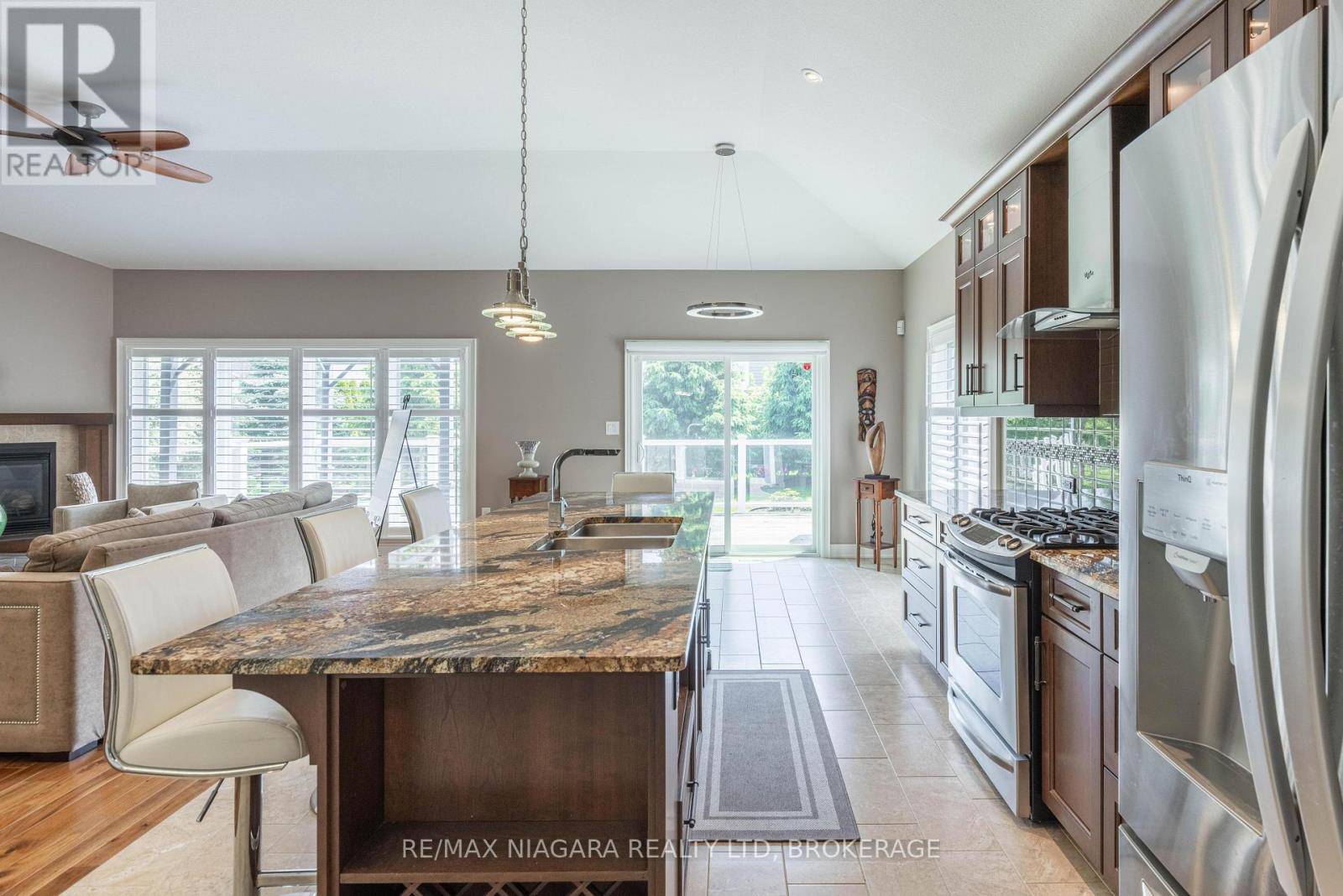 Photo 19 of 49 Sunrise Court, Fort Erie ON