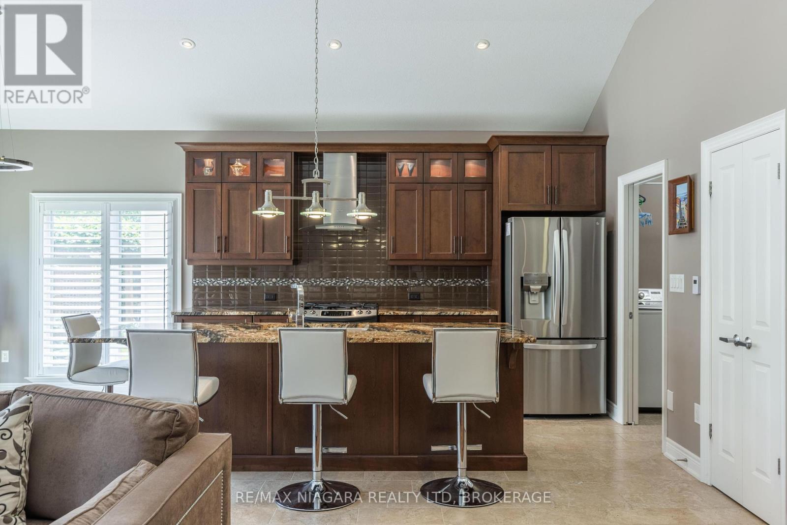 Photo 2 of 49 Sunrise Court, Fort Erie ON