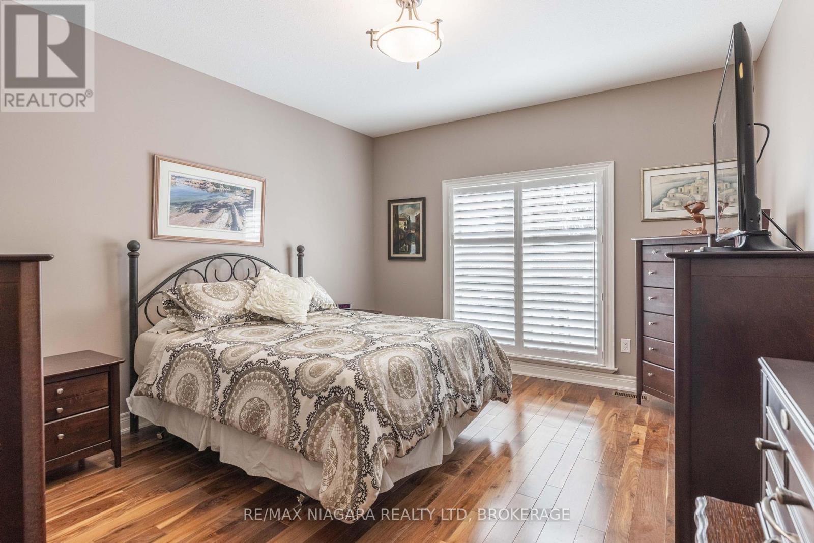 Photo 7 of 49 Sunrise Court, Fort Erie ON