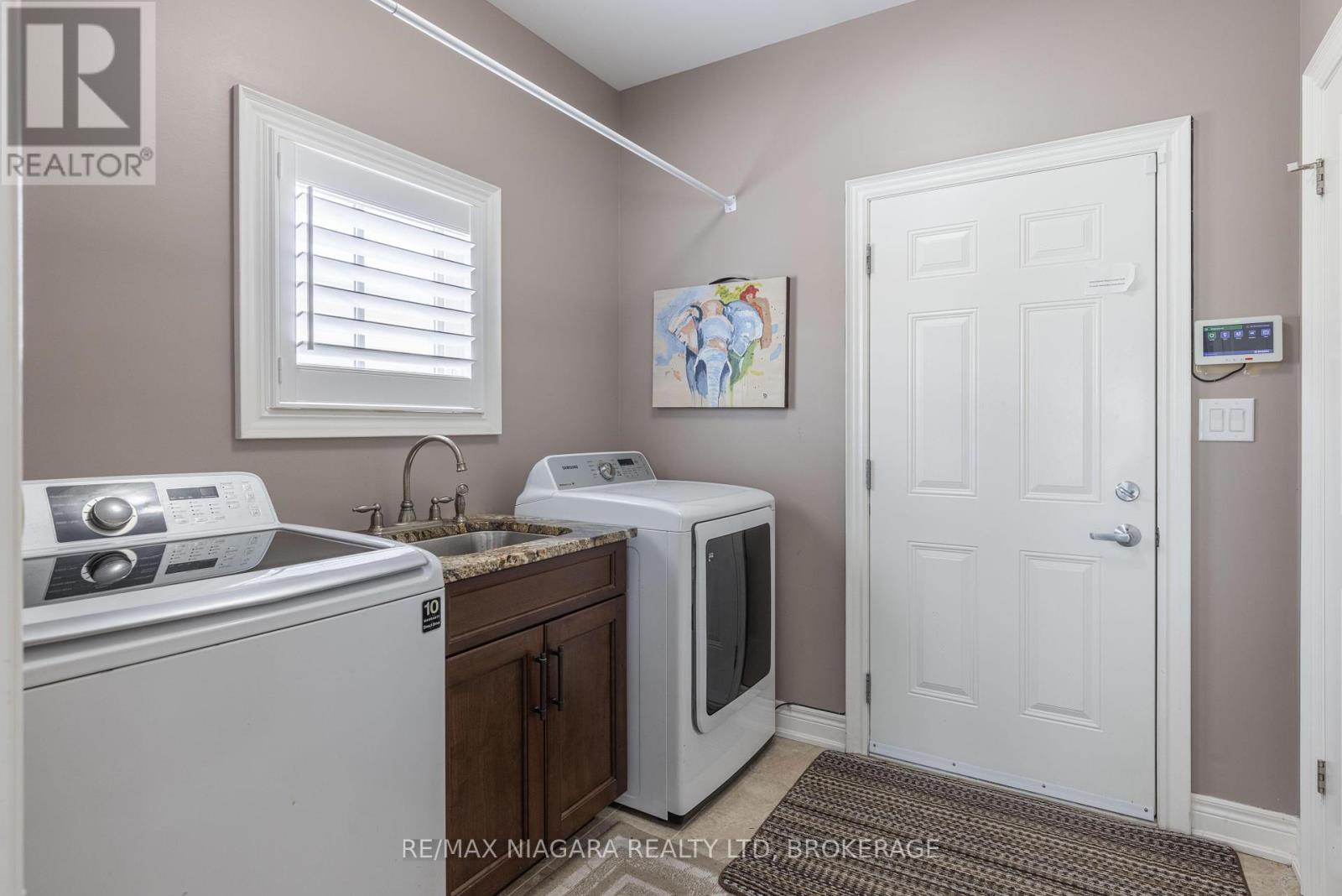 Photo 6 of 49 Sunrise Court, Fort Erie ON