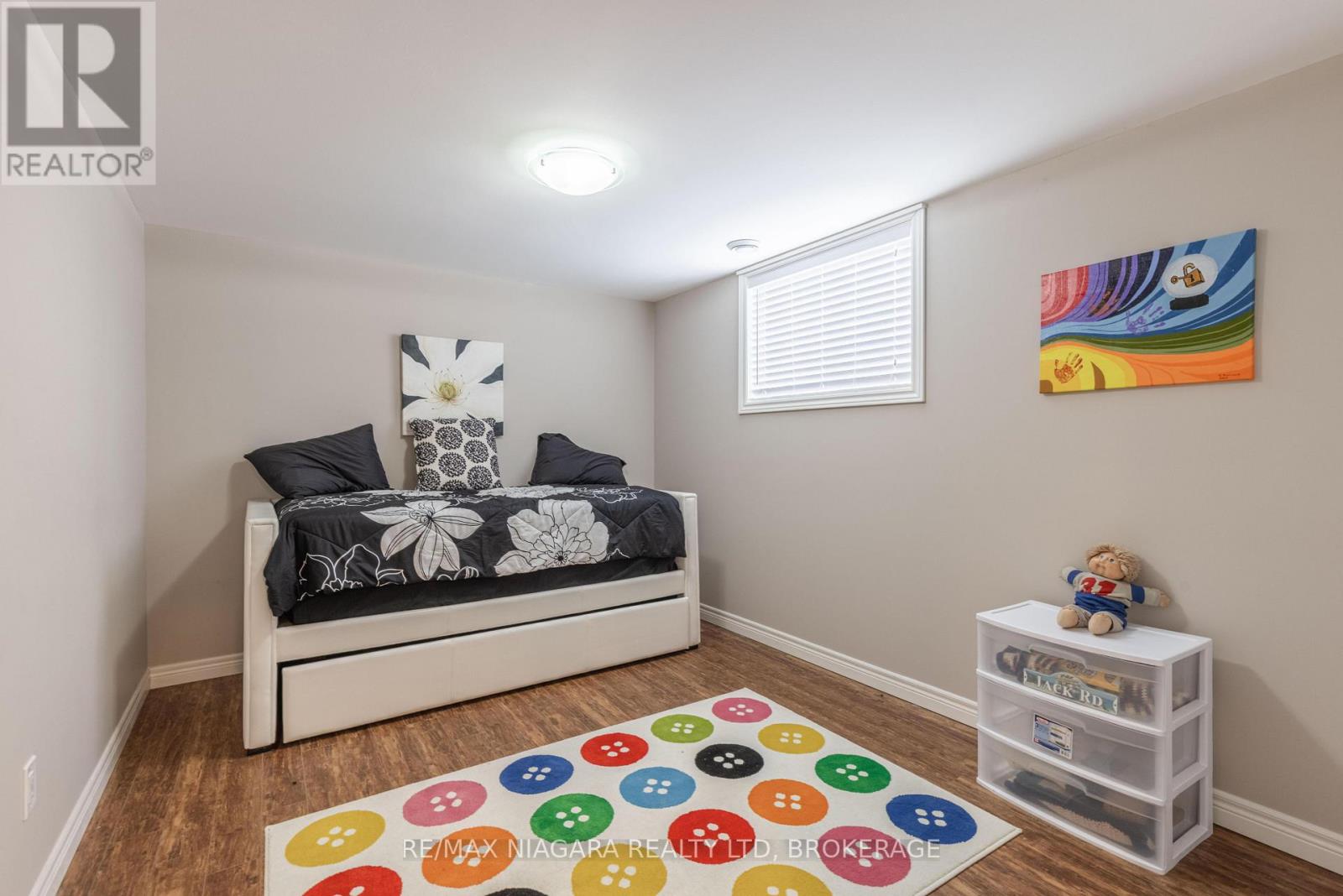 Photo 16 of 49 Sunrise Court, Fort Erie ON