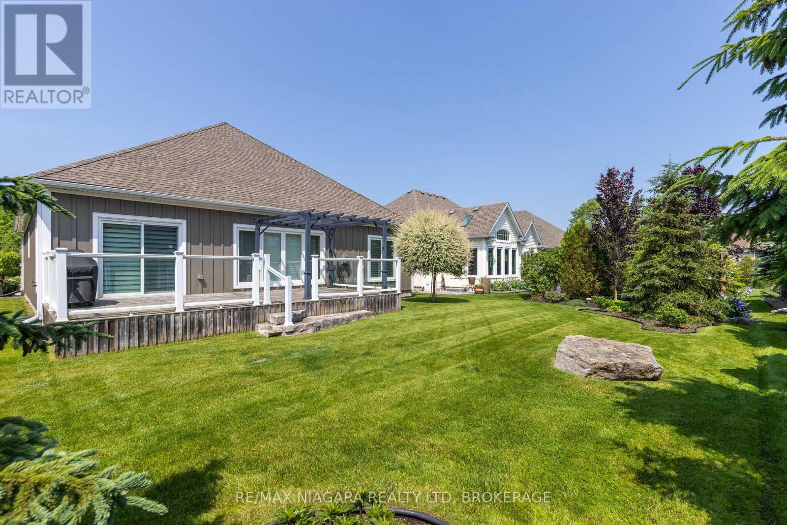 Photo 9 of 49 Sunrise Court, Fort Erie ON