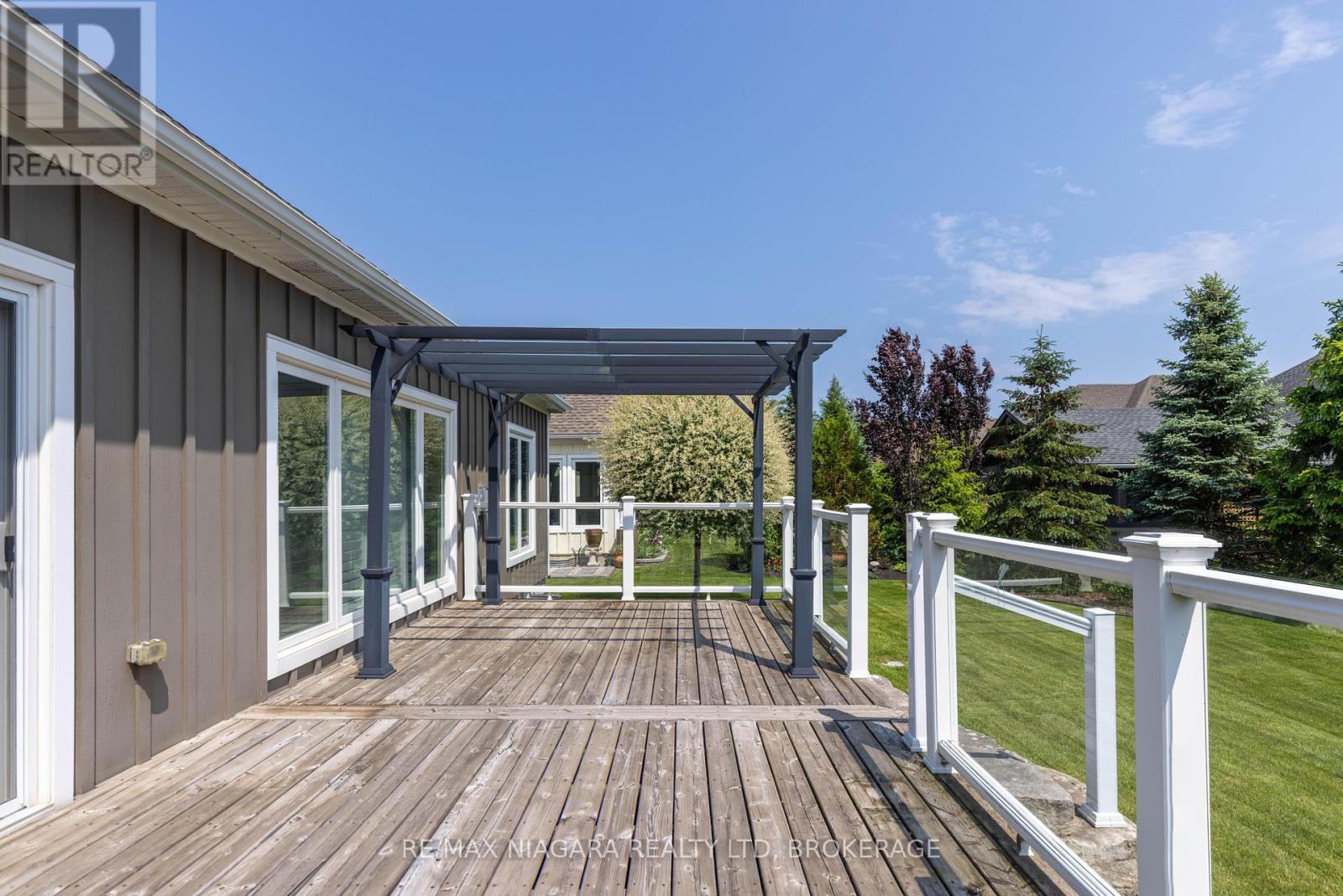 Photo 29 of 49 Sunrise Court, Fort Erie ON