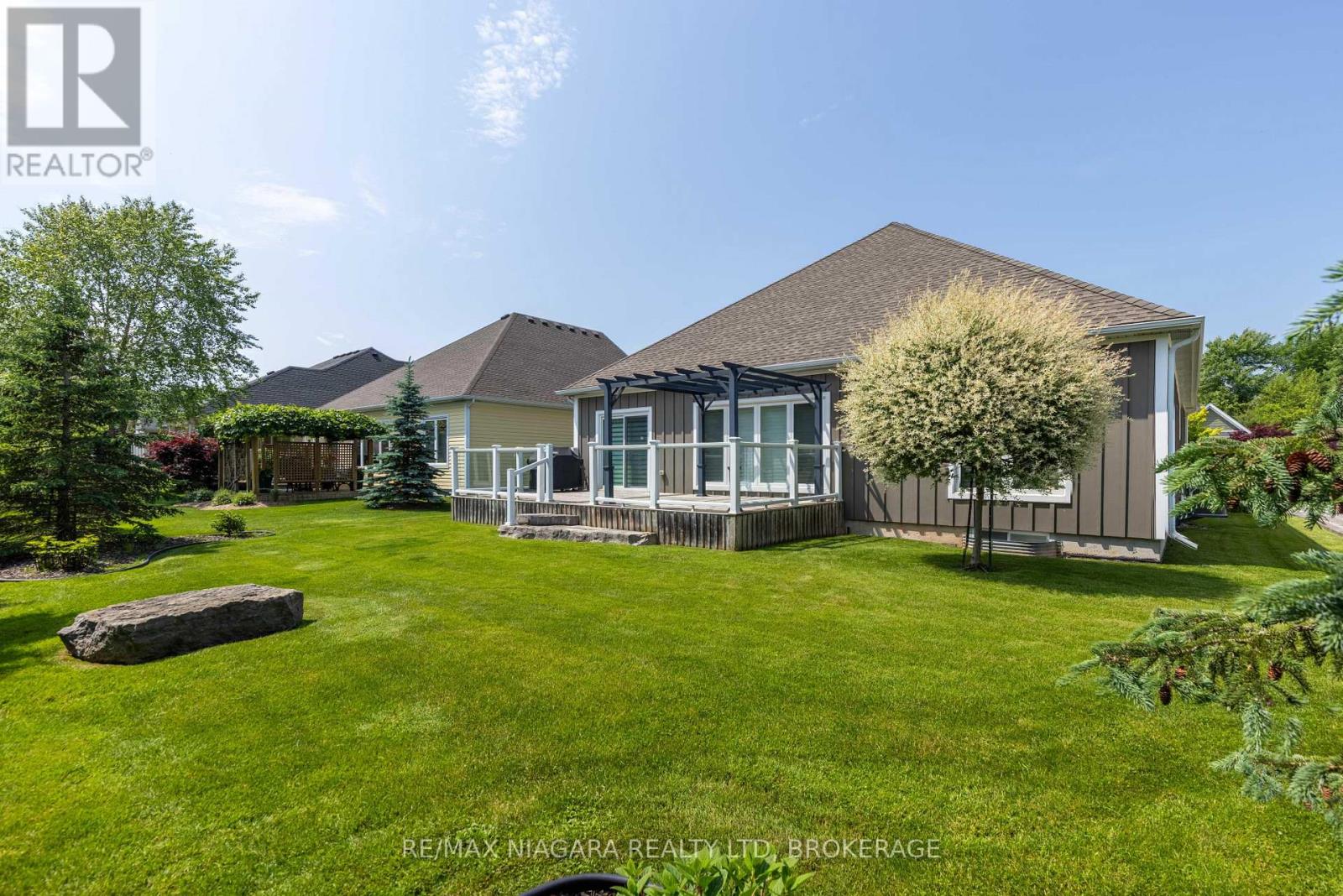 Photo 12 of 49 Sunrise Court, Fort Erie ON