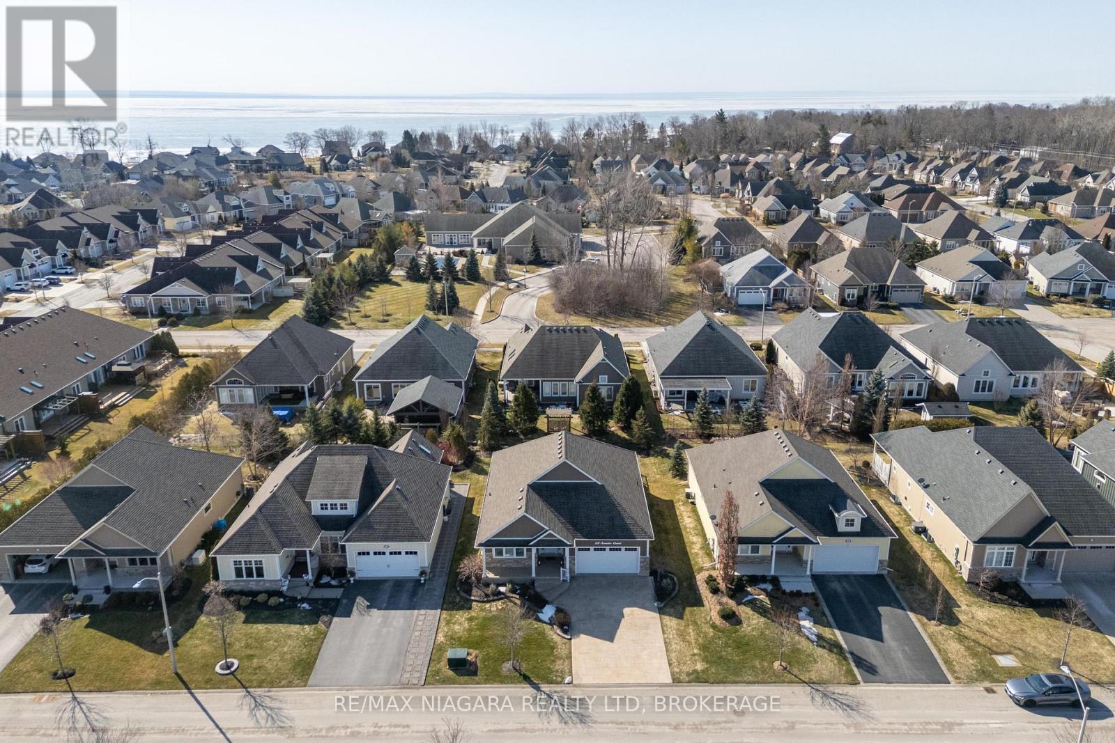 Photo 8 of 49 Sunrise Court, Fort Erie ON
