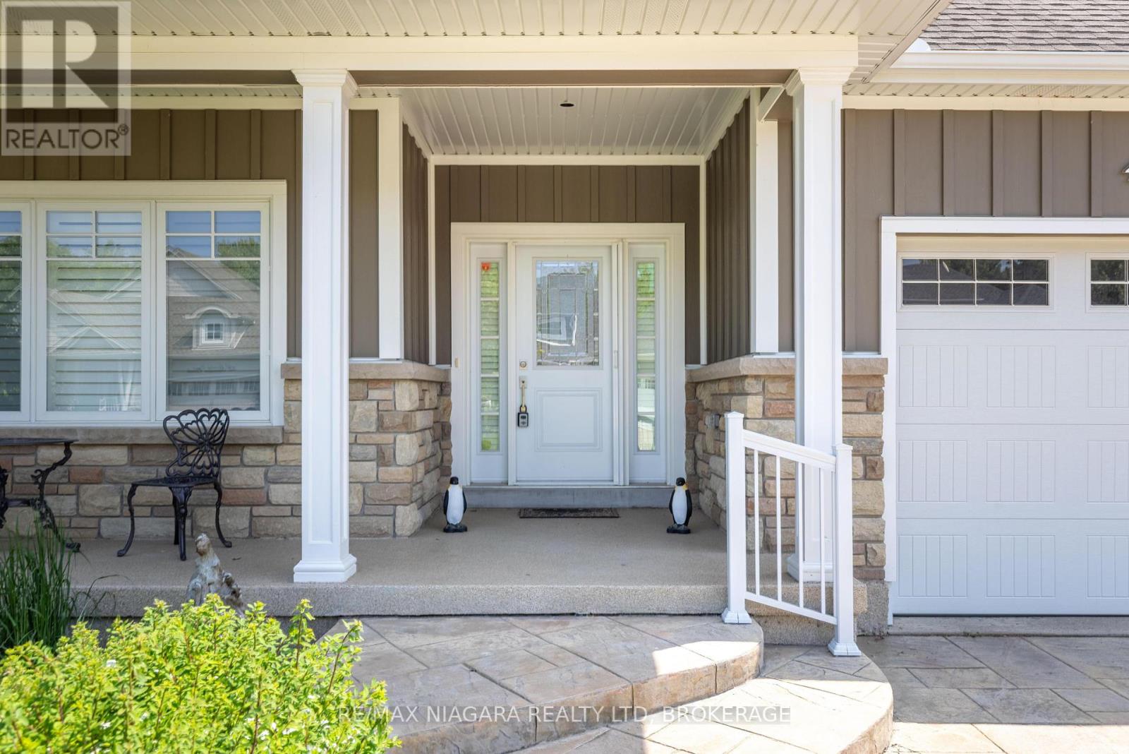 Photo 24 of 49 Sunrise Court, Fort Erie ON