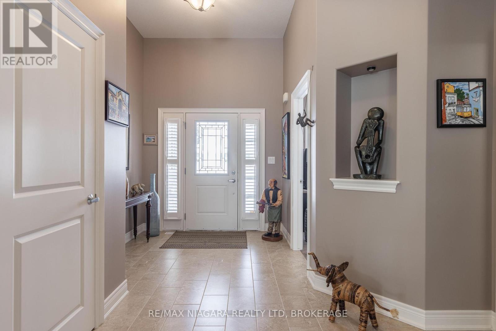 Photo 25 of 49 Sunrise Court, Fort Erie ON