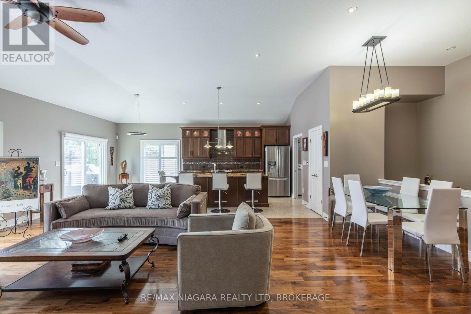 Photo 17 of 49 Sunrise Court, Fort Erie ON