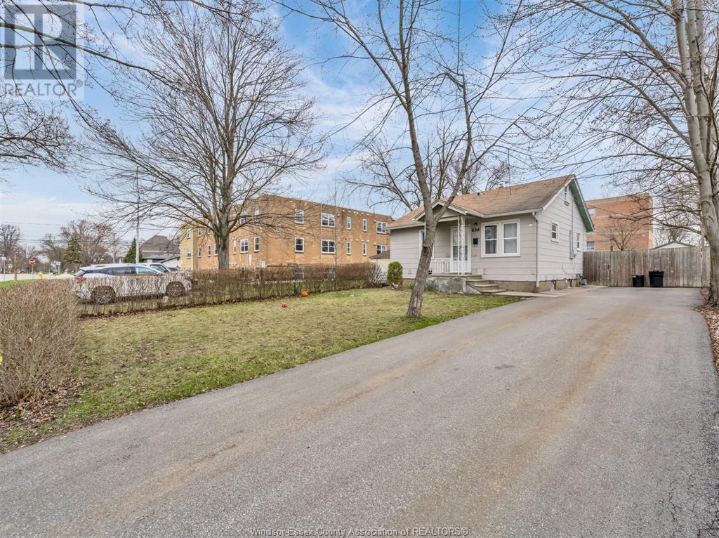 Photo 15 of 834 Ford Boulevard, Windsor ON