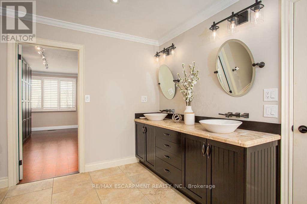 Photo 46 of 27 Blackberry Place, Hamilton ON