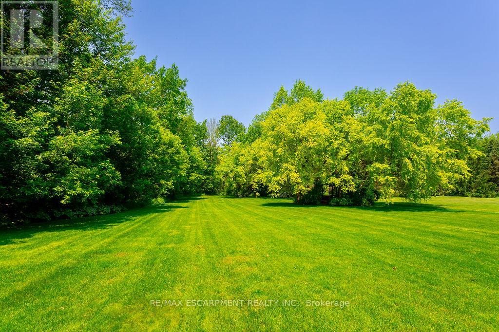 Photo 6 of 27 Blackberry Place, Hamilton ON