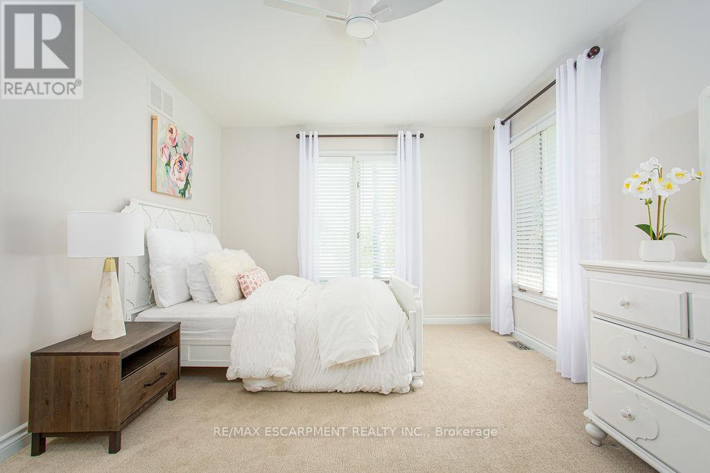 Photo 13 of 27 Blackberry Place, Hamilton ON