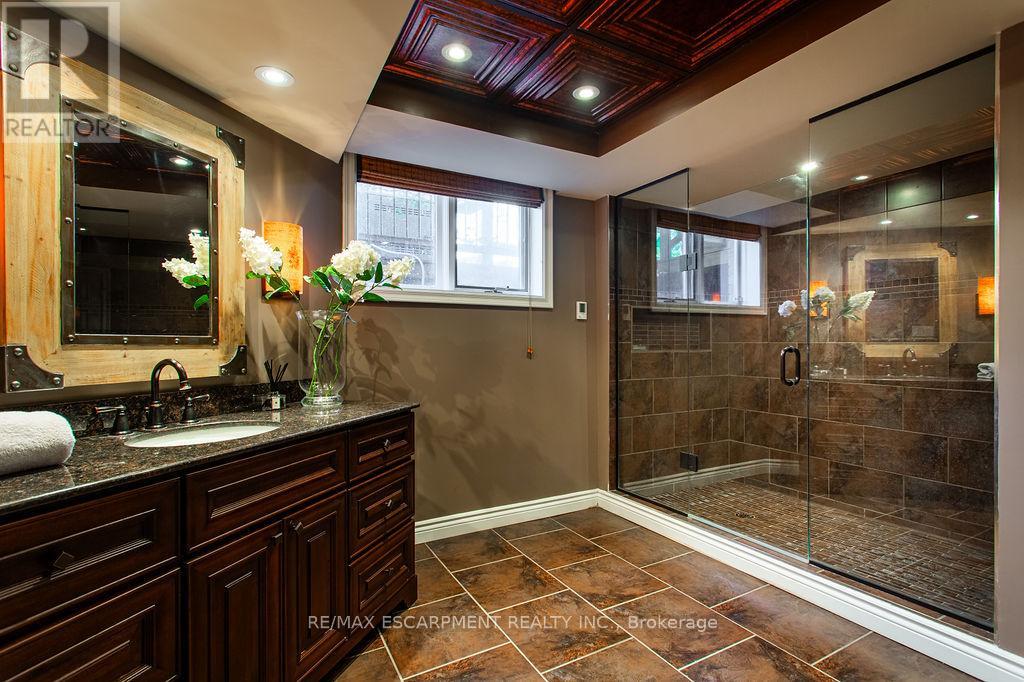 Photo 16 of 27 Blackberry Place, Hamilton ON