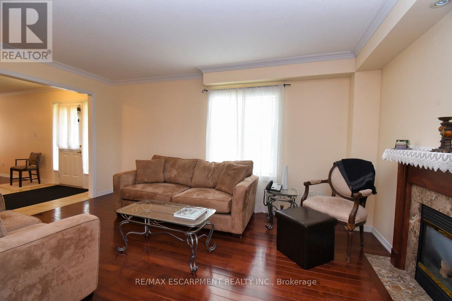Photo 11 of 49 7 Southside Place, Hamilton ON