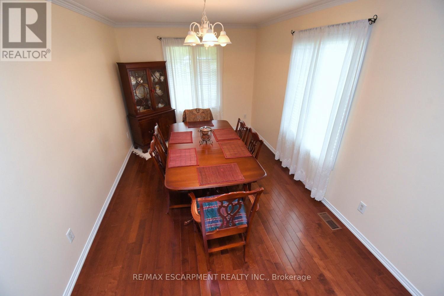Photo 12 of 49 7 Southside Place, Hamilton ON