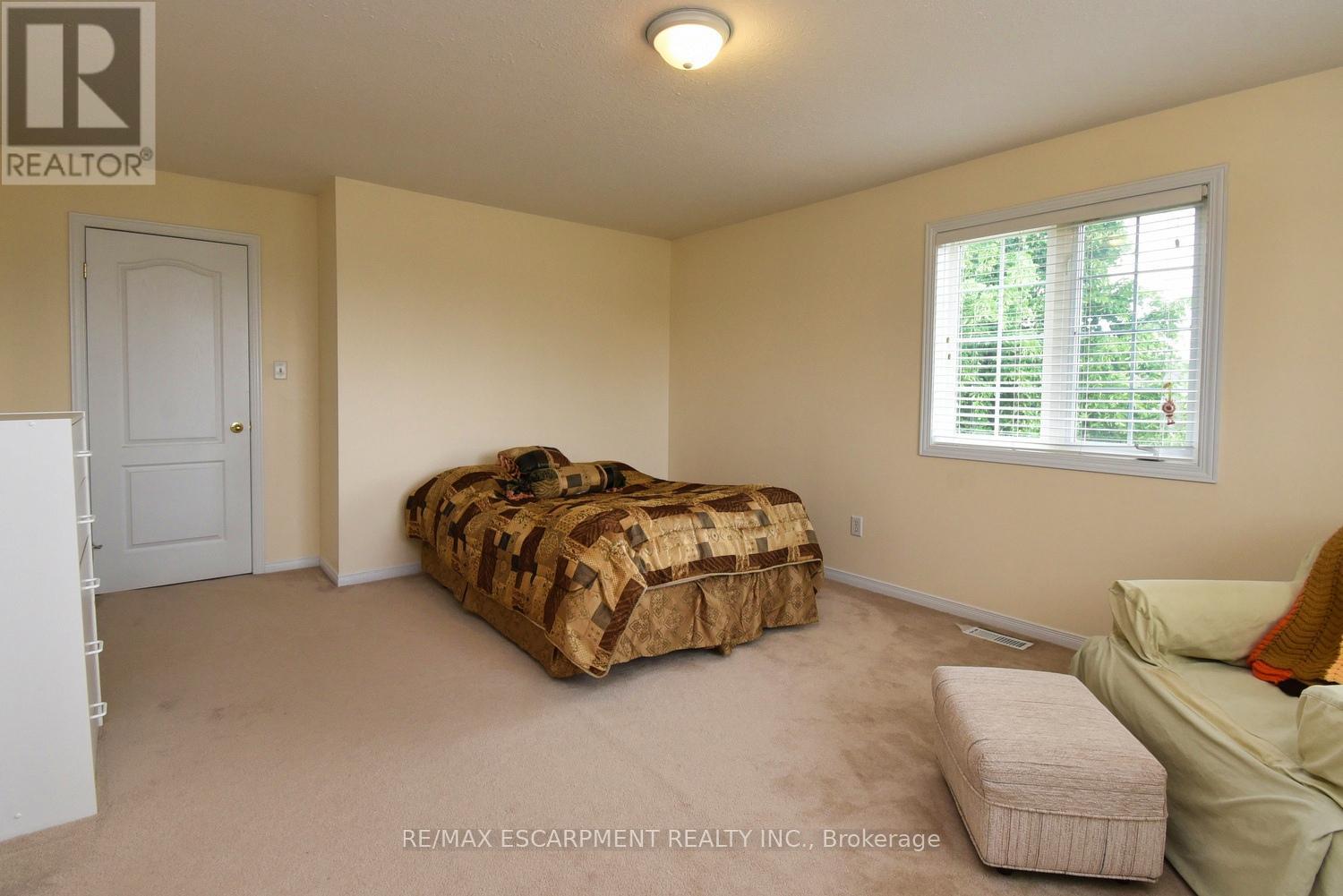 Photo 23 of 49 7 Southside Place, Hamilton ON
