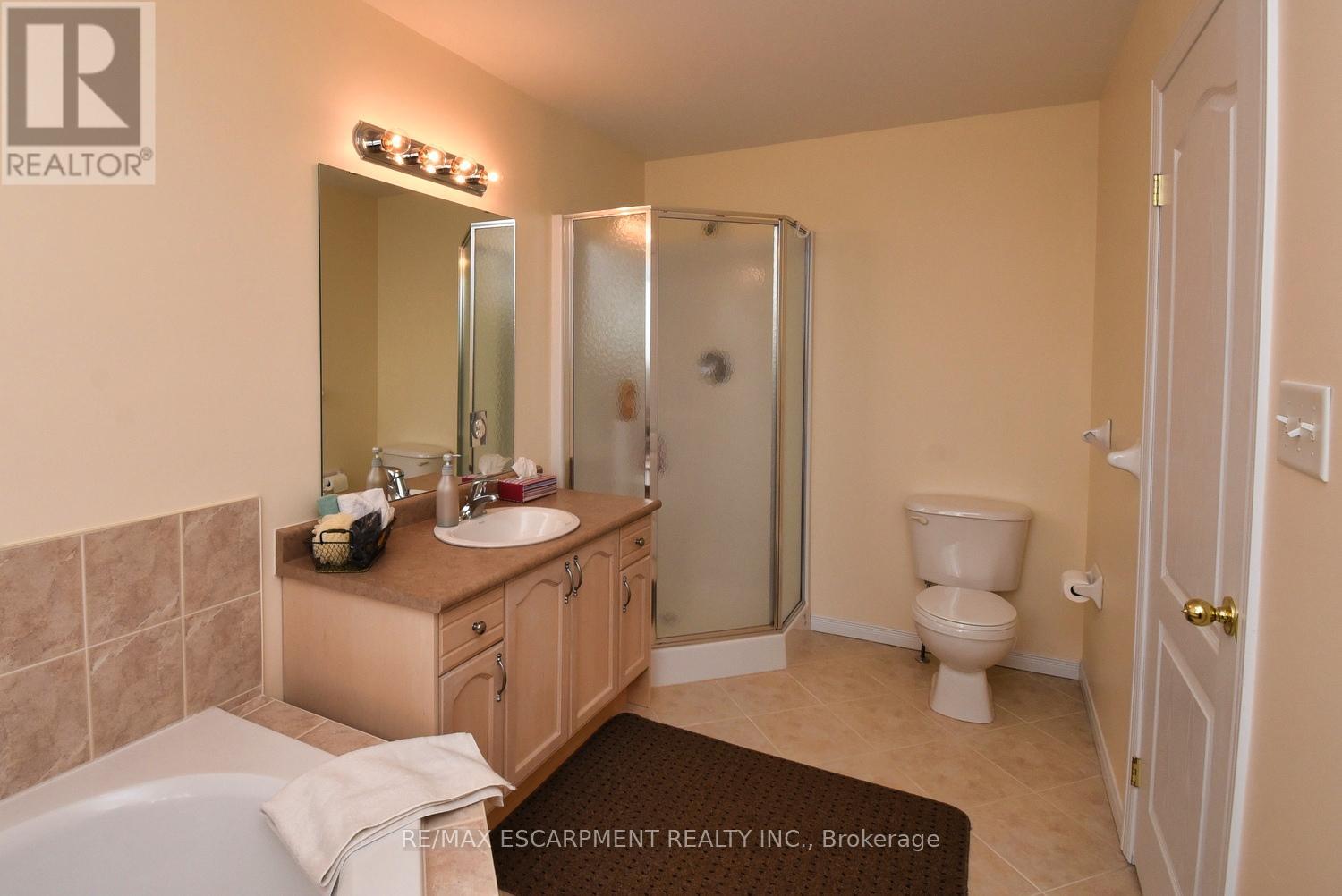 Photo 28 of 49 7 Southside Place, Hamilton ON