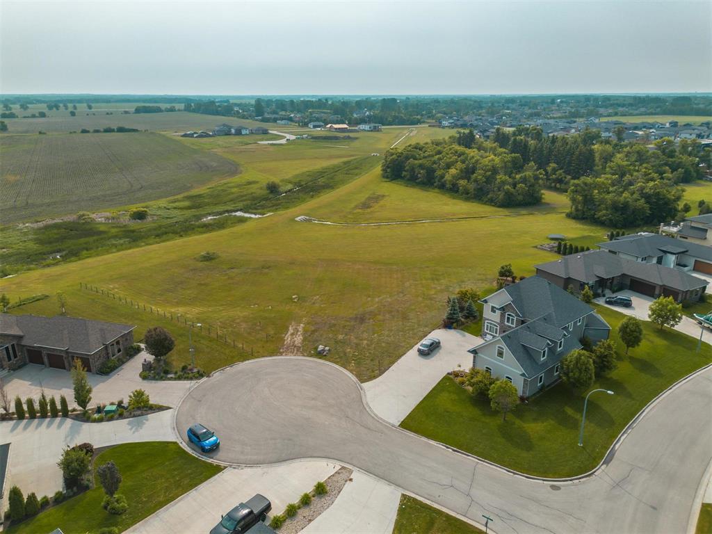 Photo 6 of 8 Wyndham Court, Steinbach MB