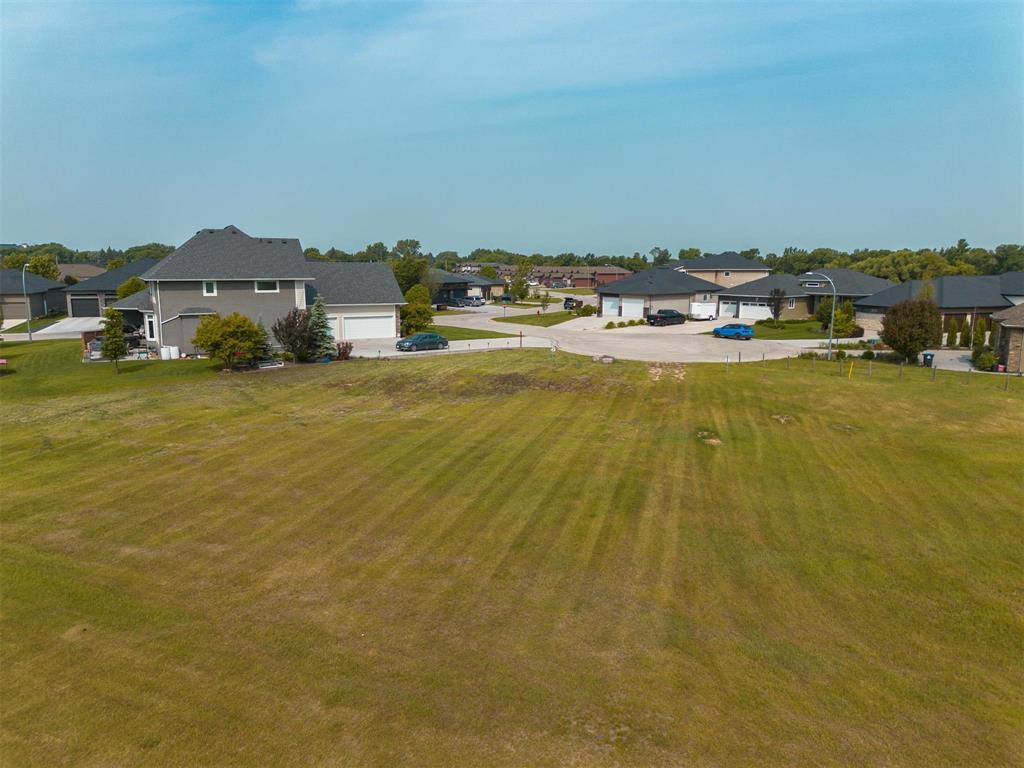 Photo 5 of 8 Wyndham Court, Steinbach MB