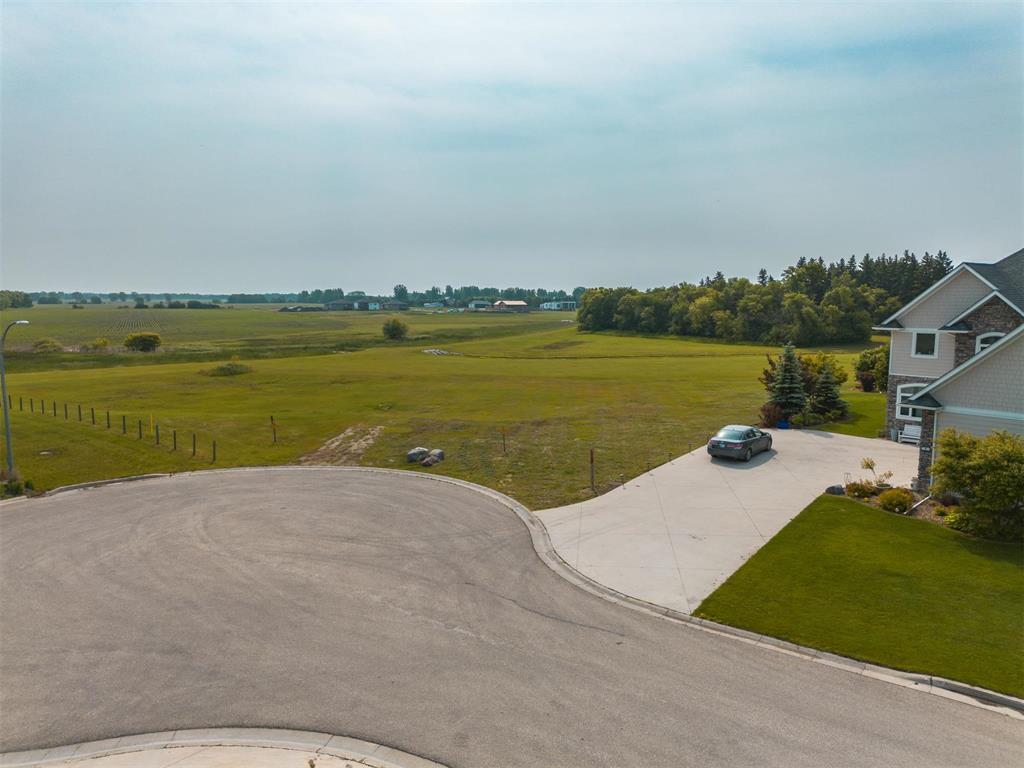 Photo 7 of 8 Wyndham Court, Steinbach MB