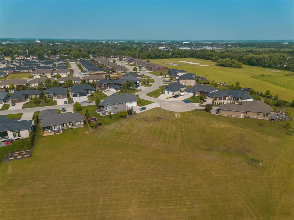 Photo 12 of 8 Wyndham Court, Steinbach MB
