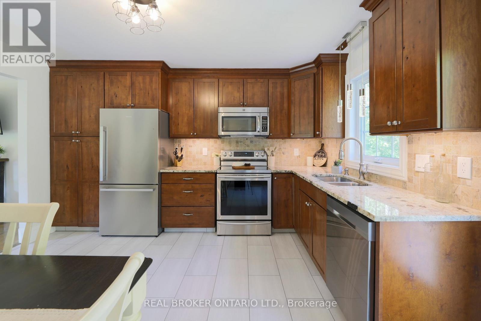 Photo 24 of 8 Benjamin Lane, North Grenville ON