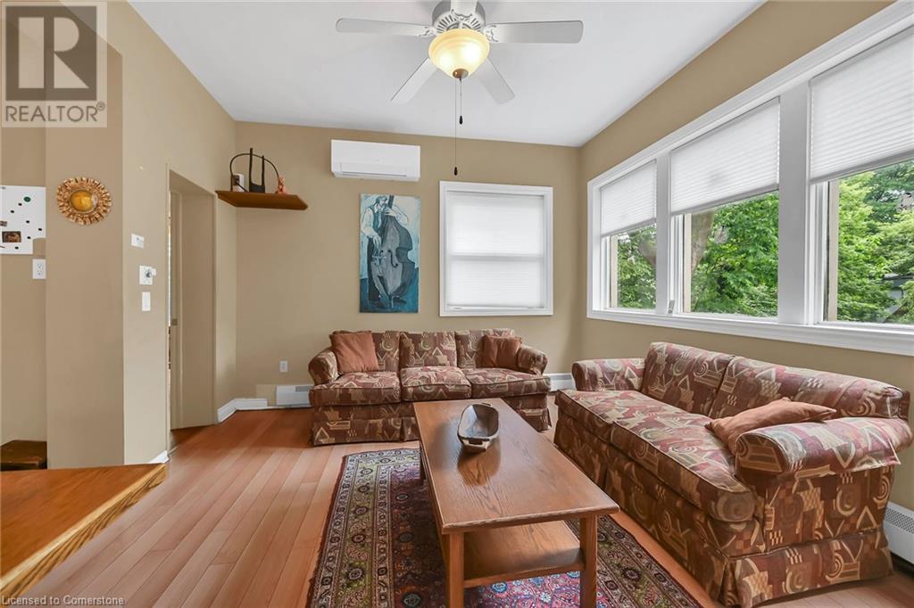Photo 17 of 40 Undermount Avenue, Hamilton ON
