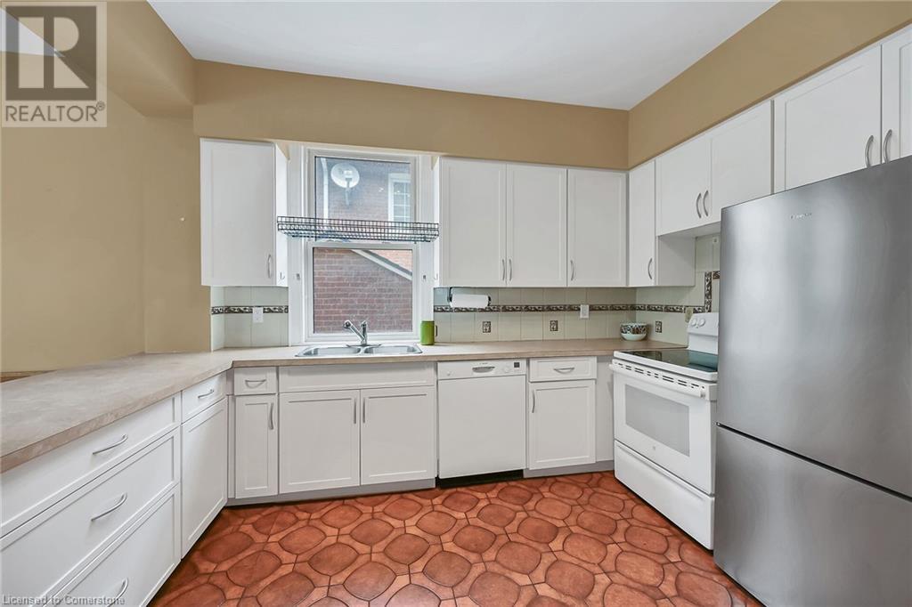 Photo 18 of 40 Undermount Avenue, Hamilton ON