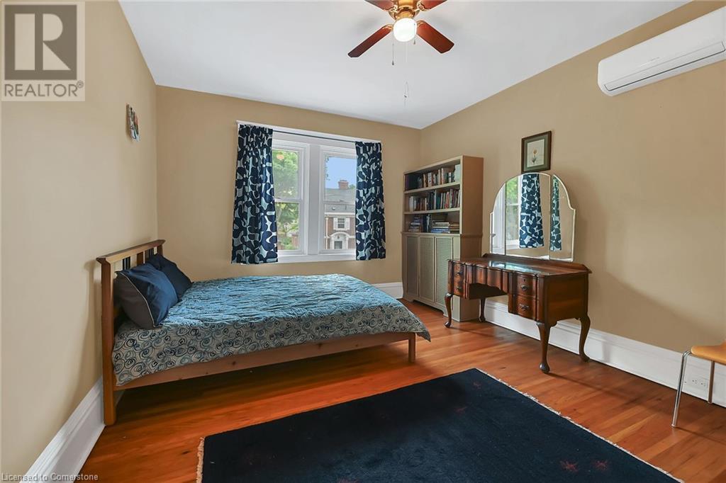 Photo 32 of 40 Undermount Avenue, Hamilton ON