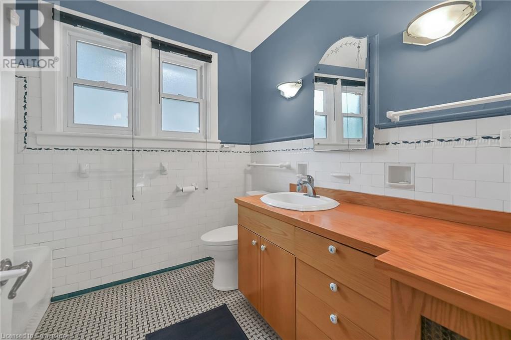 Photo 2 of 40 Undermount Avenue, Hamilton ON