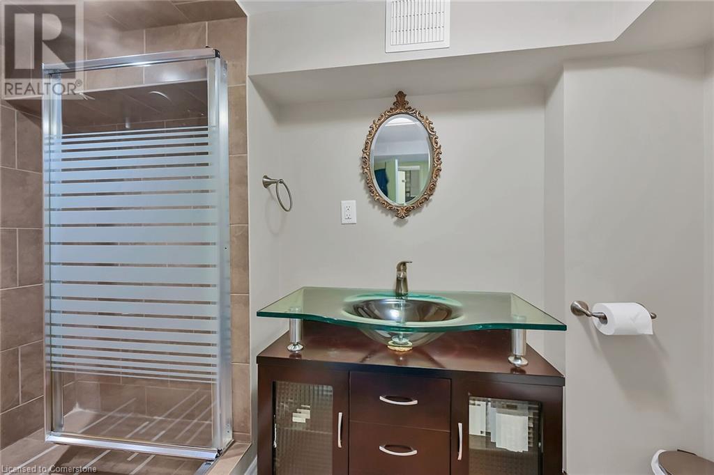 Photo 23 of 40 Undermount Avenue, Hamilton ON