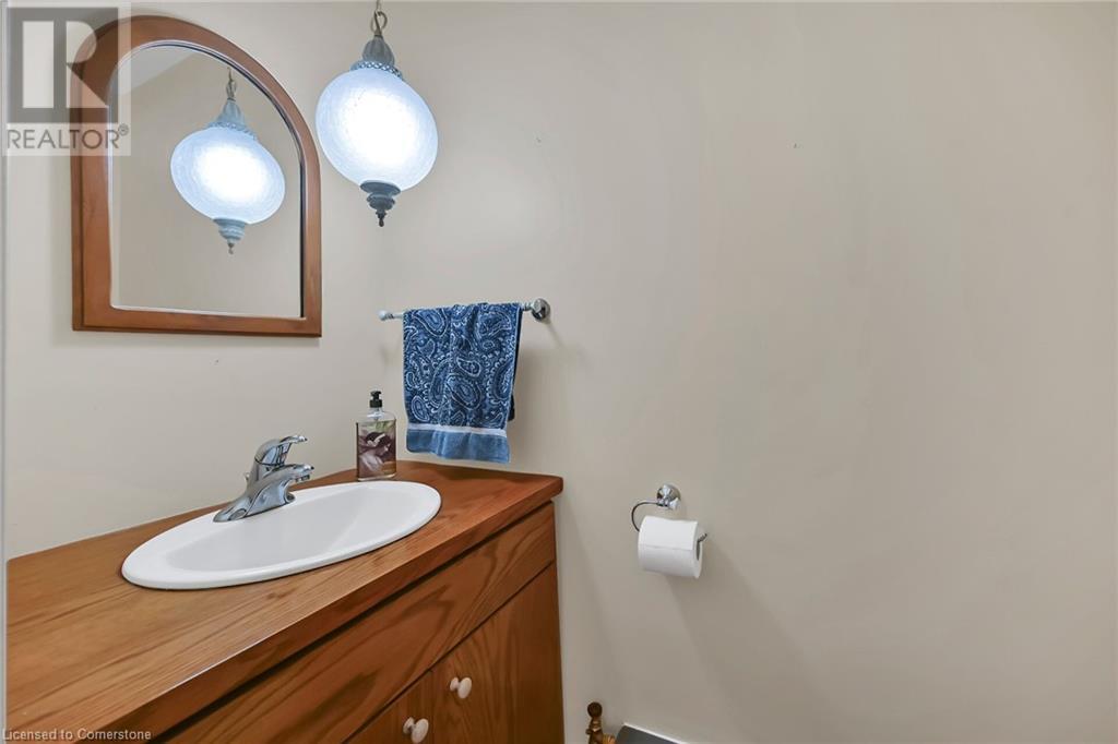 Photo 30 of 40 Undermount Avenue, Hamilton ON