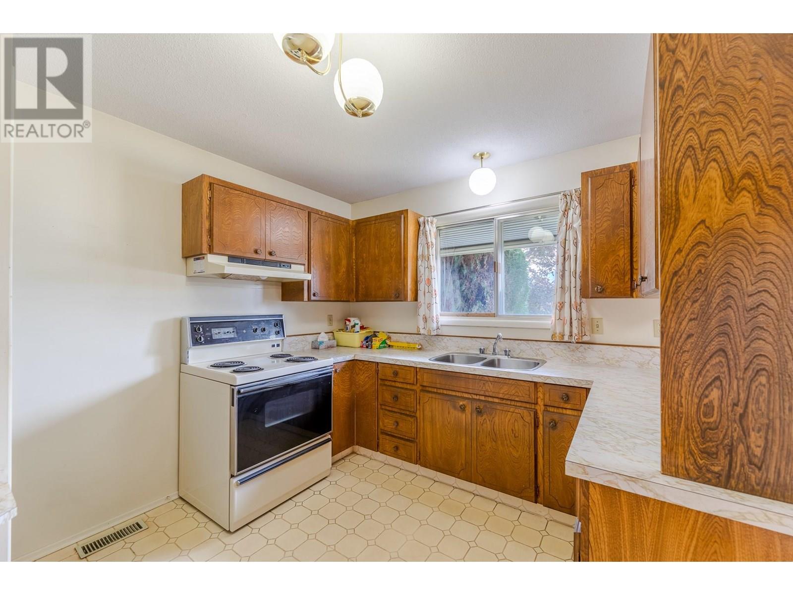  2450 McKenzie Street, Penticton