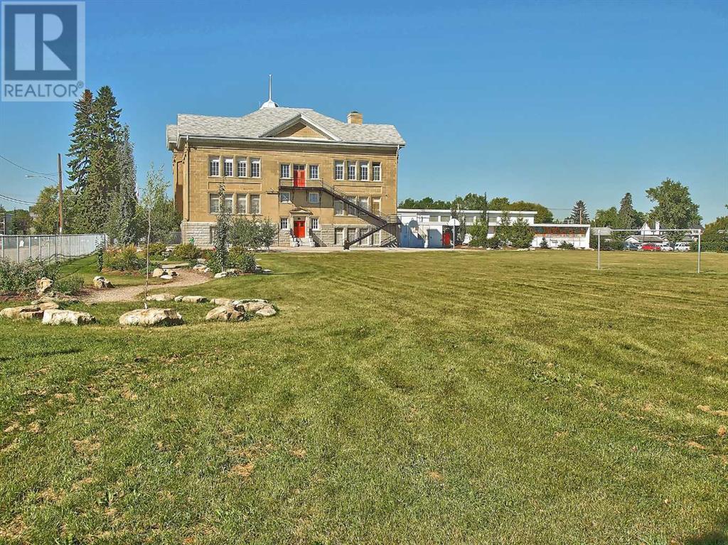 Single Family House for Sale in    Avenue NE Renfrew Calgary 