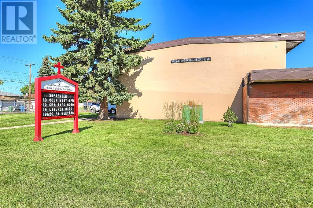 Single Family House for Sale in    Avenue NE Renfrew Calgary 