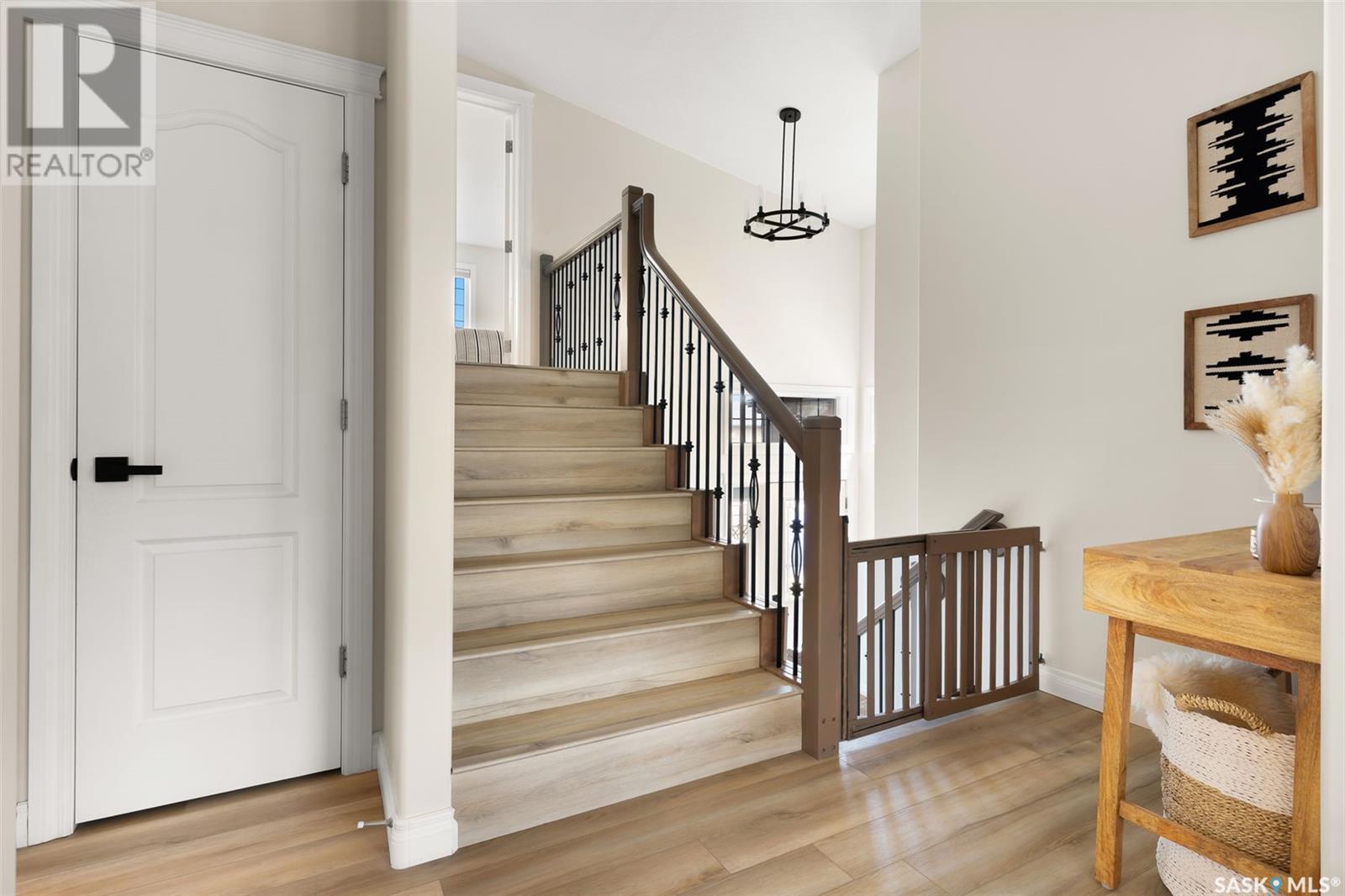 Single Family House Bi-level for Sale in  Sunninghill CRESCENT Regina 
