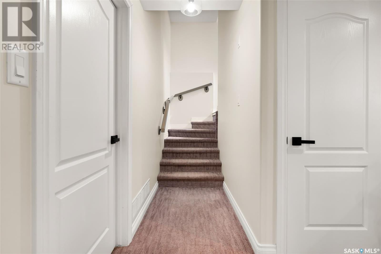 Single Family House Bi-level for Sale in  Sunninghill CRESCENT Regina 