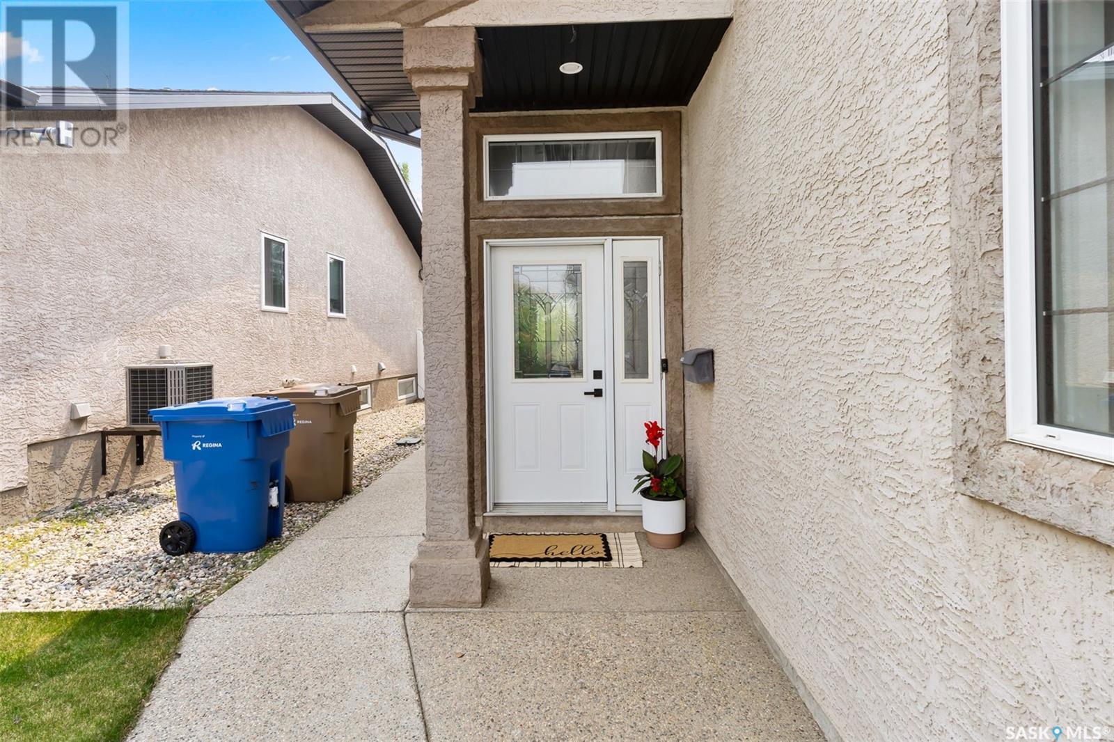 Single Family House Bi-level for Sale in  Sunninghill CRESCENT Regina 